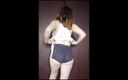 Eliza White: Amateure: arschspreizen, sexy sport-shorts ohne unterwäsche anprobieren