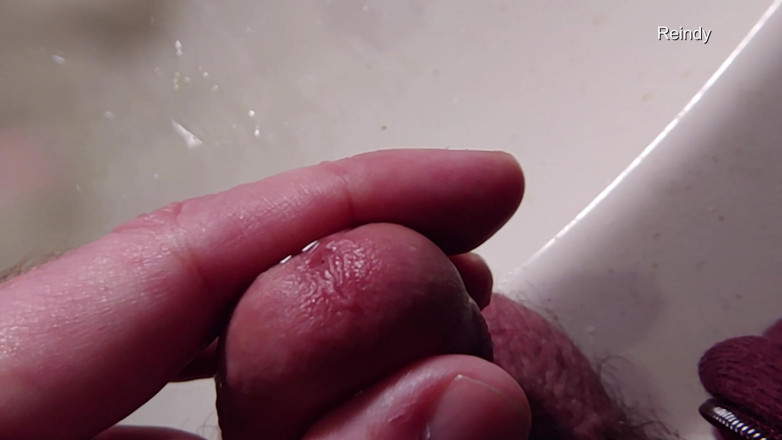 Reindy: Peehole Piss Play Close up View in Slow Motion