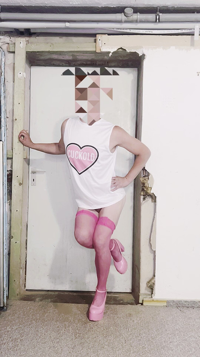 SashMash_CD: Suami cuckold dengan stoking merah muda
