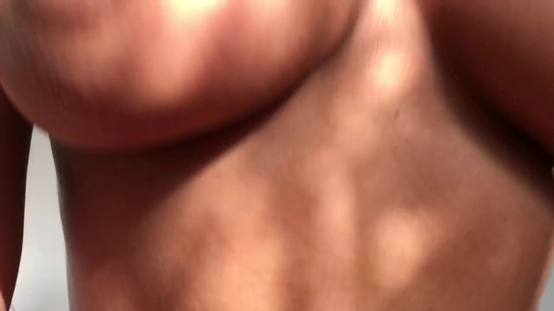 Slwalkella: Curva din Sri Lanka călărește pula ca o curvă