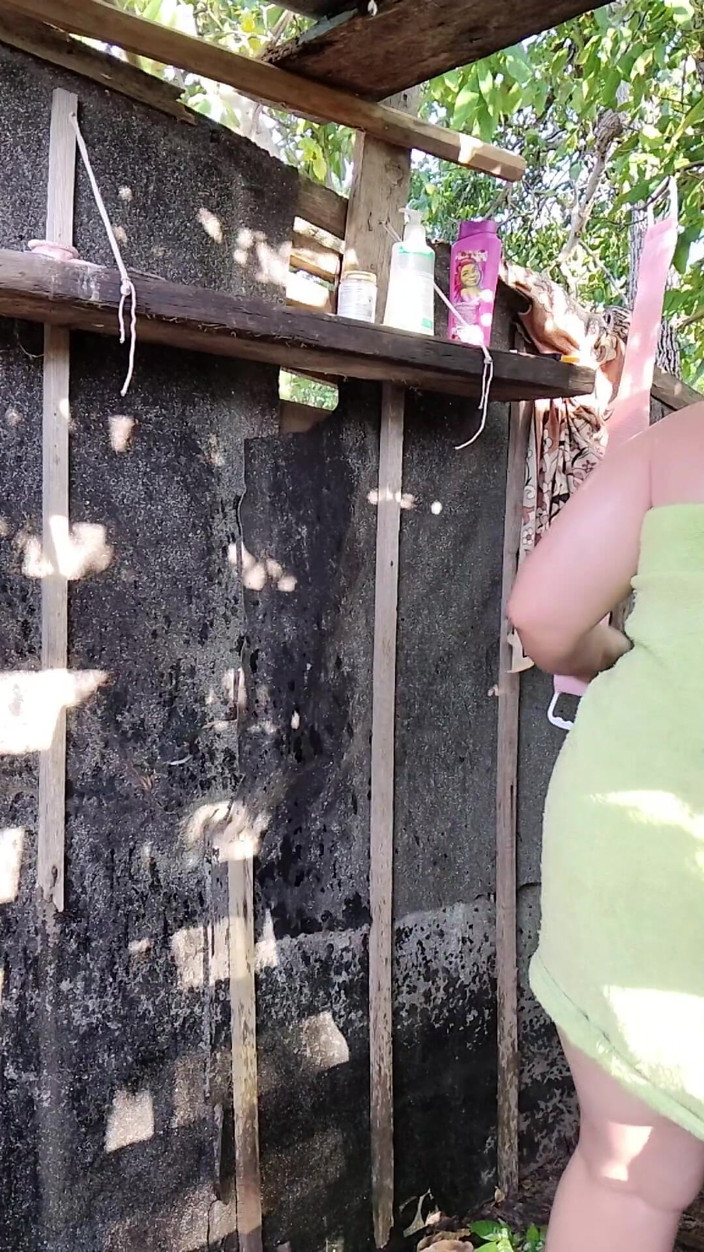 SchoolPrincess: Awek montel meraba tetek besar basahnya di sebelah zakar besarnya...
