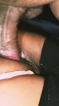 La miLF arrapata si è fatta sodomizzare il culo e squarciato, lasciandola con una incredibile apertura anale.