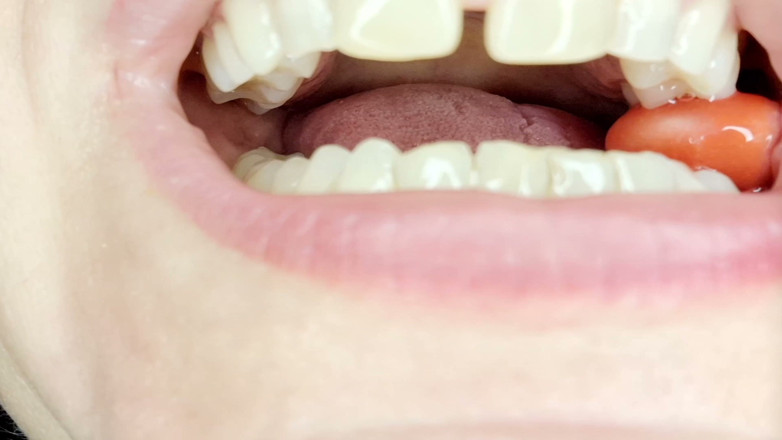 Nicoletta Embassi: Inside My Mouth Chew Chew &amp; Tongue (open Mouth Chew &amp; Tongue POV)