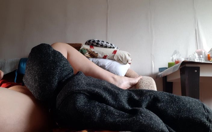 Lesbian-candys: Khi bạn trai của tôi đi tắm, mẹ kế của anh ấy đã...