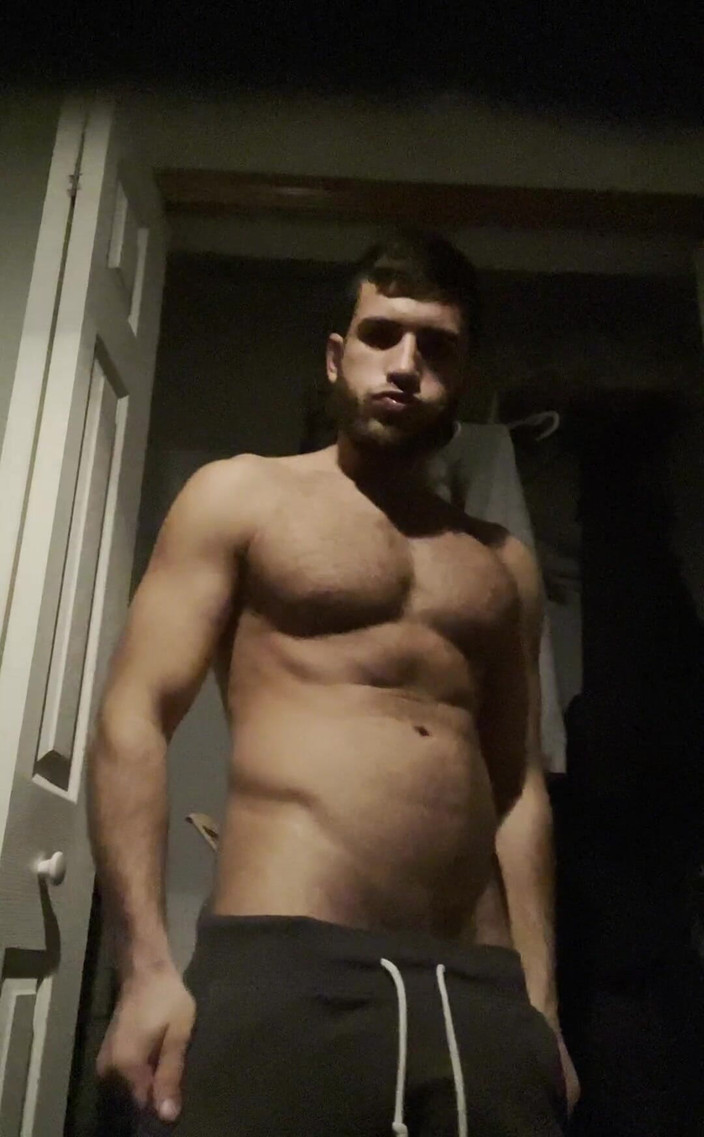 Christian Styles: Ukazuji svaly po tělocvičně