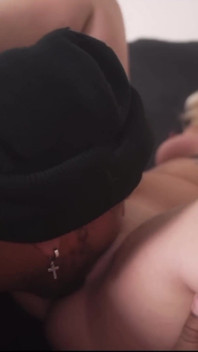 Sexy blonde Julianna Marie wordt betrapt op het beroven van me en krijgt grote zwarte lul-straf