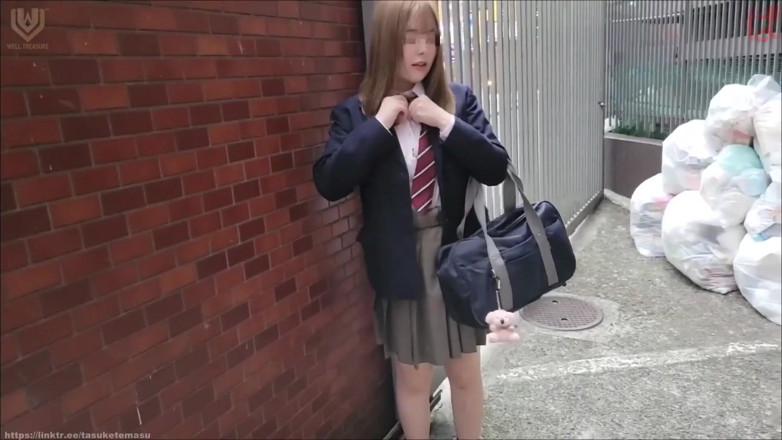 Japonica study book: kolosální holka se vyfotí s ní venkovní vystavené v uniformě...