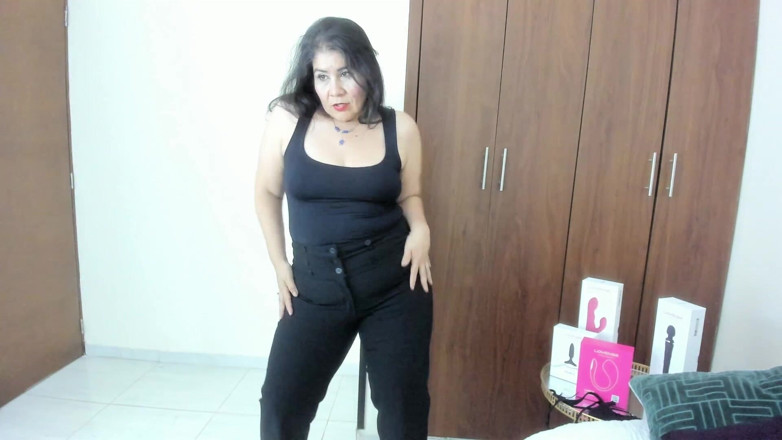 Kira Geiner: MILF Sex Show