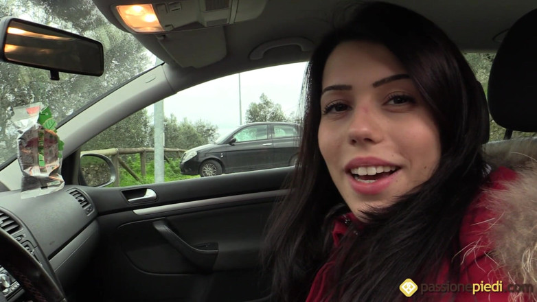 Foot Fetish HD: Petra revving con sus pies