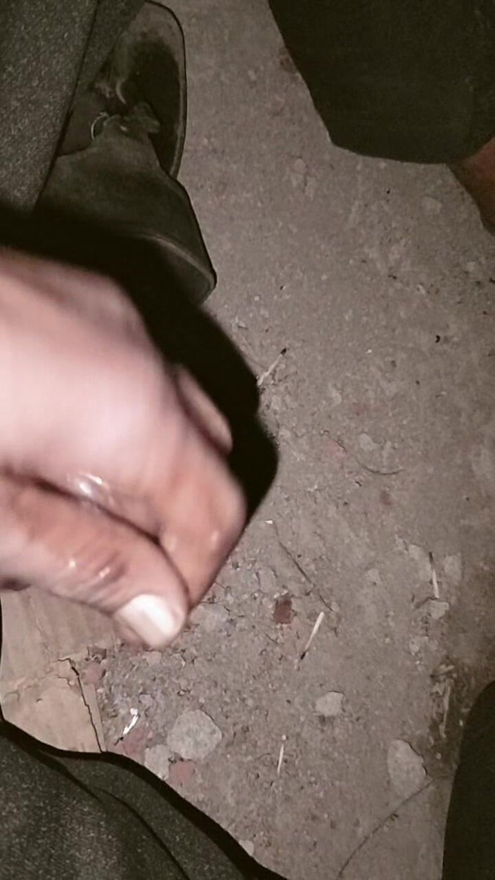 FrozenOpenair8: Hintli yarağımı sıvazlıyorum