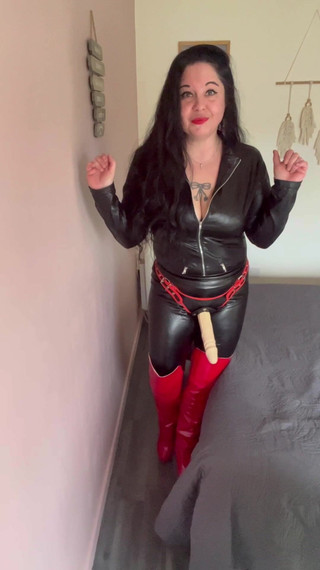 Maitresse Clara: 8 ore la ordinele mele...