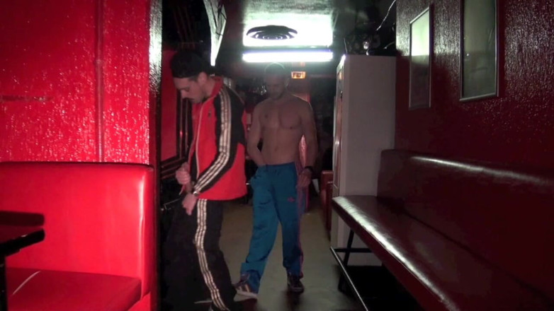 Discret Cruising sex: This is Mike a sexy muscle boy obottom