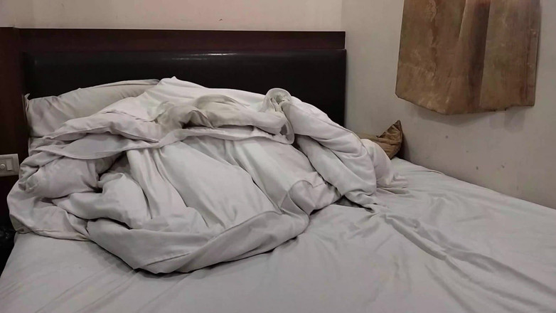 Yourdidipriya: 男の子は小包の返却を受けに来て、ヒンディー語で話す夫の到着前に犯されました|ウル・プリヤ・ディディ