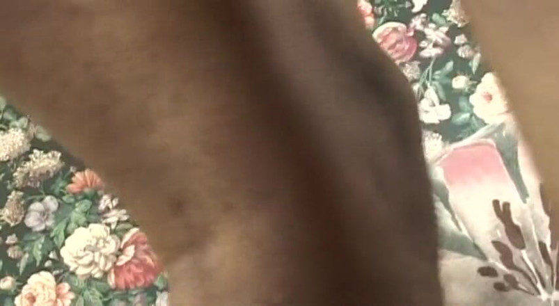 Black Jass: Prachtige zwarte babe met kleine tieten wordt in haar poesje...