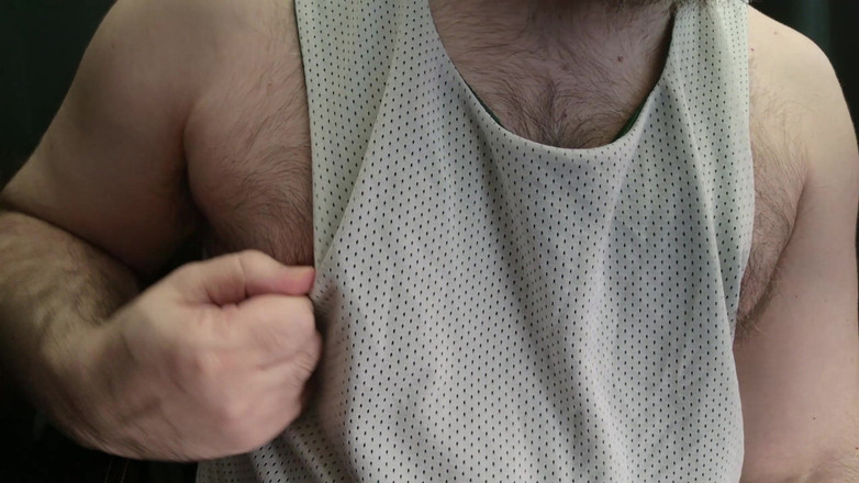 JJ7779: Explorando mis hoyos y pezones peludos contigo