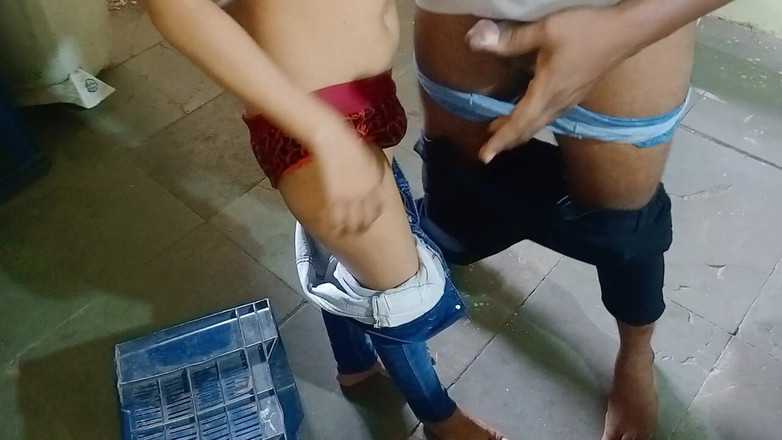 NikiRathod: Blowjob und backshot kombination, aber ihr gesicht wird wie gefickt