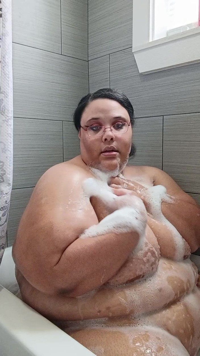 Jessica pigslut: Mandi gelembung yang bagus dan santai!