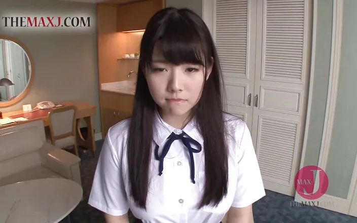 Asian happy ending: Adorable Japanese college girl gets her muff vibrated