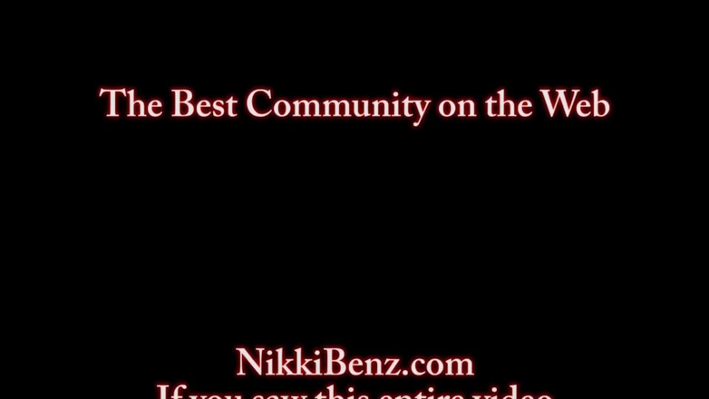 Nikki Benz: Ніккі Бенц приймає два завантажених члени!
