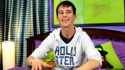 Lollipop Twinks: Uma entrevista "mordendo" com Adrian