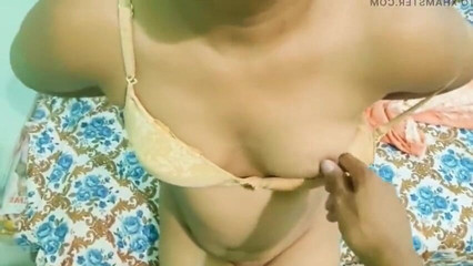 IndianGirlHot2024: Teman wanita desi India berkongkek pepek ketat di hotel Oyo...