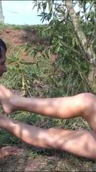 야외에서 발 핥기
