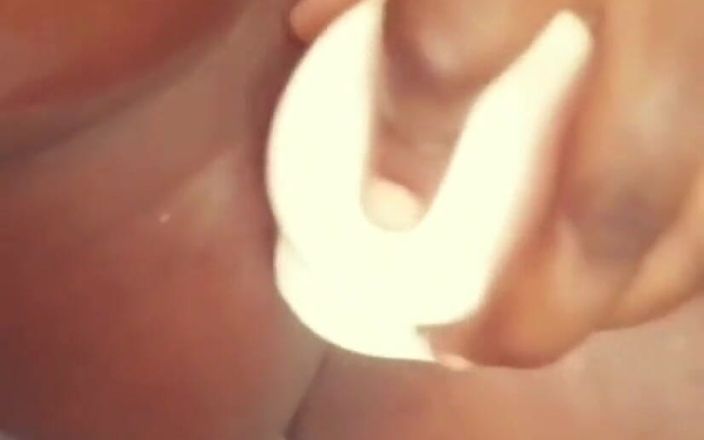 Juicy fat pussy: 黑人独奏手淫火爆