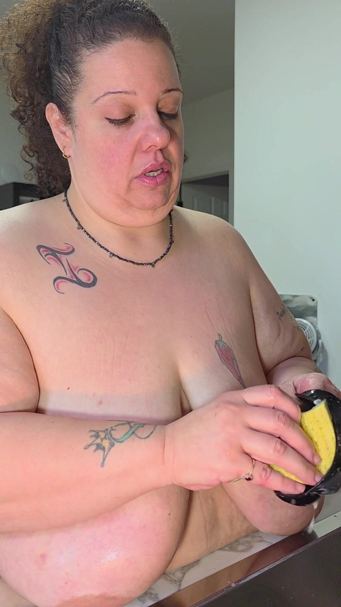 LustyPeachesofSin: Nahé čištění domu - mytí nádobí