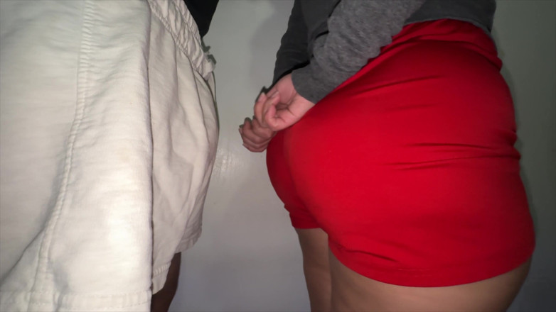 CoupleOfHotSins: Big-assed Kobieta Dotyka Wyprostowanej Kutasa Nieznajomego.