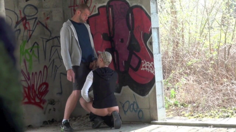 MASCULINE BOYS STUDIO: Seyx araberin von bären im freien beim cruisen gefickt