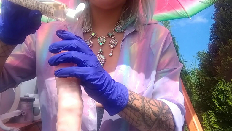 LizAngel: Latex with gloves jerking off rubber dildo