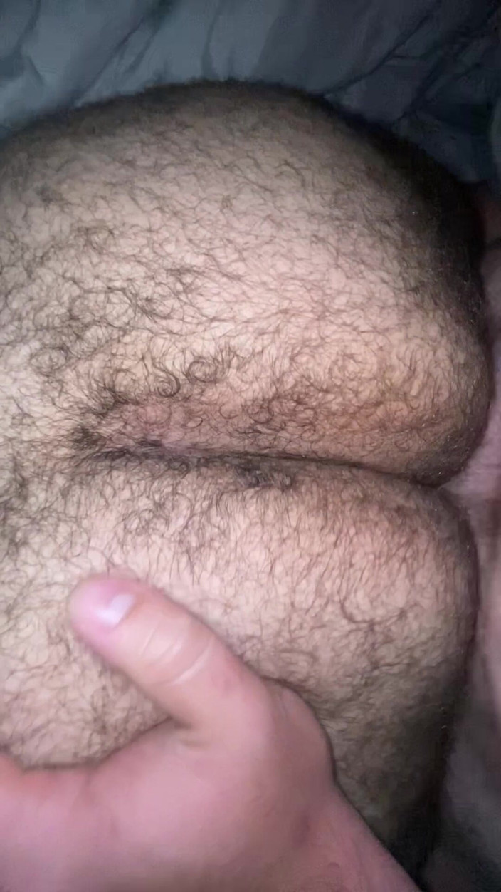 Jay M: Scopando una troia pelosa da dietro facendoli crema sul cazzo...