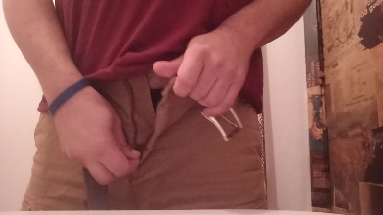 Kinky Guy: Hairy Guy Peeing in Toilet