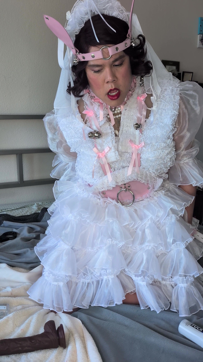Sissy Candy: Maricas noiva cavalgando sua boneca