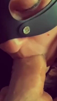 La sua bocca non sopportava un sacco di sperma