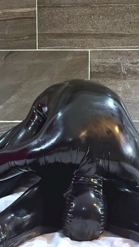 Hårdhänt knullar Rubberdoll - Alex Latex