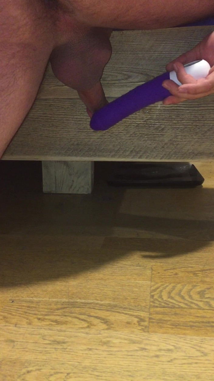 Anon0113: Memerah susu dua orgasme yang hancur menggunakan vibrator teman sekamarku...