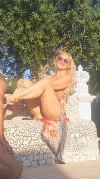 Selena'nın açık havada poz ve seks zevki