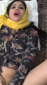 Mengongkek ibu tiri miang apabila kami bersendirian di rumah