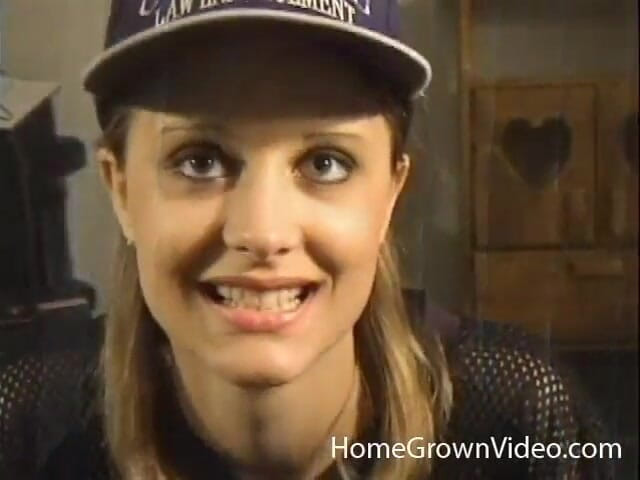 Homegrown GFs: Tomboy Tiffany nimmt einen harten kehlenfick