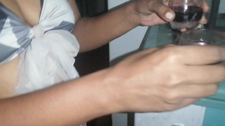 Tina Baby: Tchánův gigantický čůrák se vystříká pod svýmarom pro nevlastní dceru