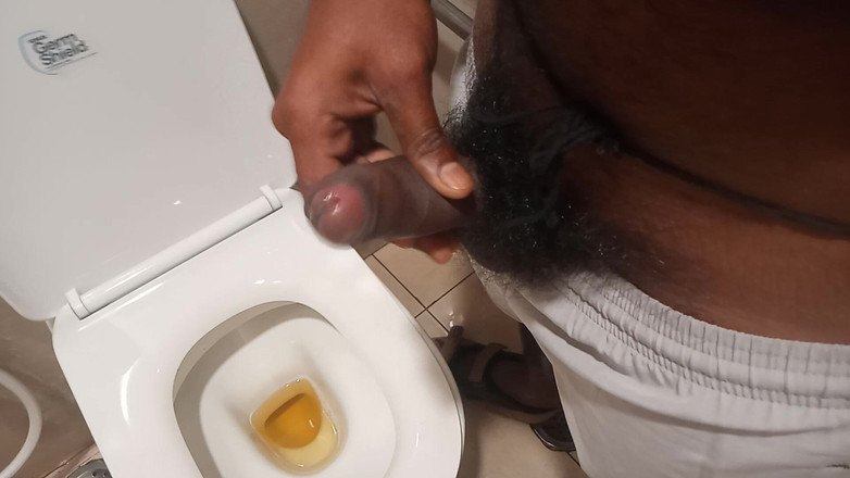 KUMBHA MANOJ KUMAR: Masturbace na záchodě