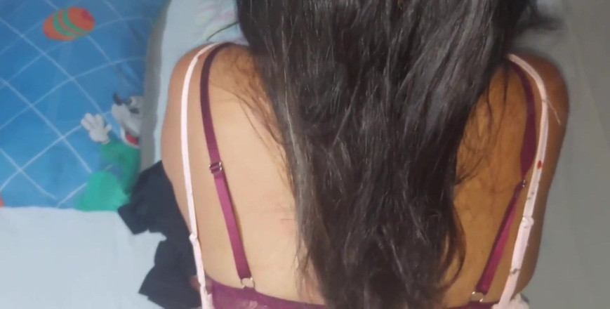 Lylsexxx: Aku bertemu dengannya di pesta dan berakhir memberinya kontol