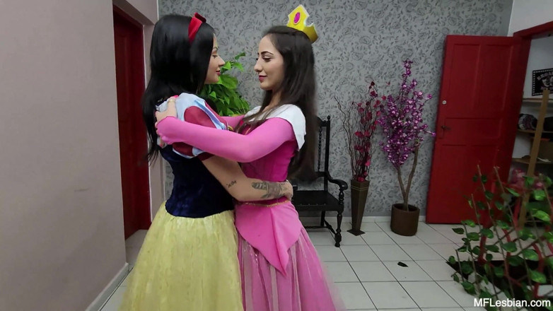 MF Lesbian: Fairy-tail Kissing