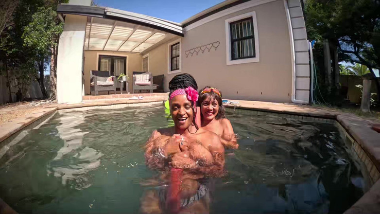 Twisted Nymphs: Nymphs berpinta - parti kolam seksi Rosie dan Pam - bahagian 1