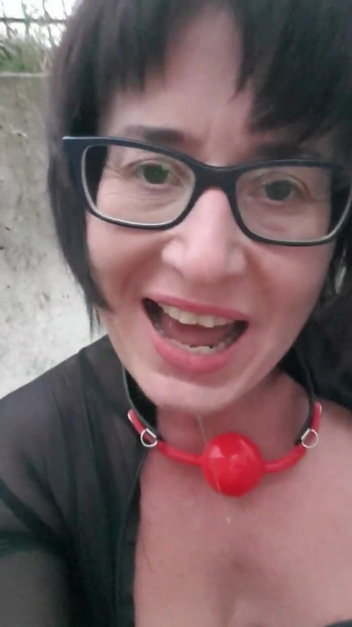 JulieEroticDress: Flux de ejaculare feminină cu sclavă