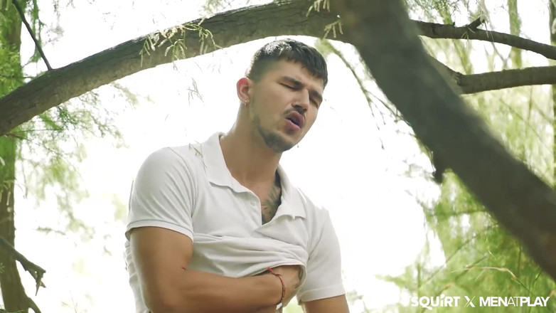 Squirt Studios: 야외에서 벌거벗은 발정난 알렉산드로 카브레라와 톰 스톰