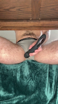 Azgın ve dikkati dağılmış düzenleme pornosu var ve boşalmak zorunda kaldı!