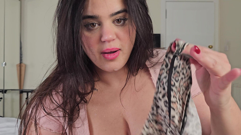 LuciaLatinaGomez: Vreemdgaande latina-vriendin komt thuis met een sperma in het gezicht...