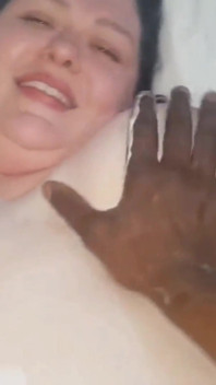 Manžílek mi a mému příteli dává erotickou masáž